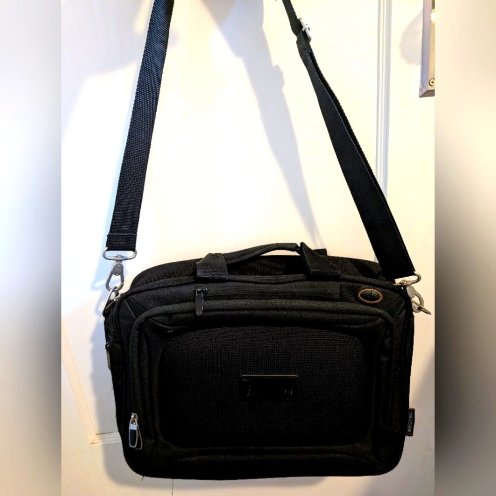 Neotec Black Laptop Bag With Shoulder Strap